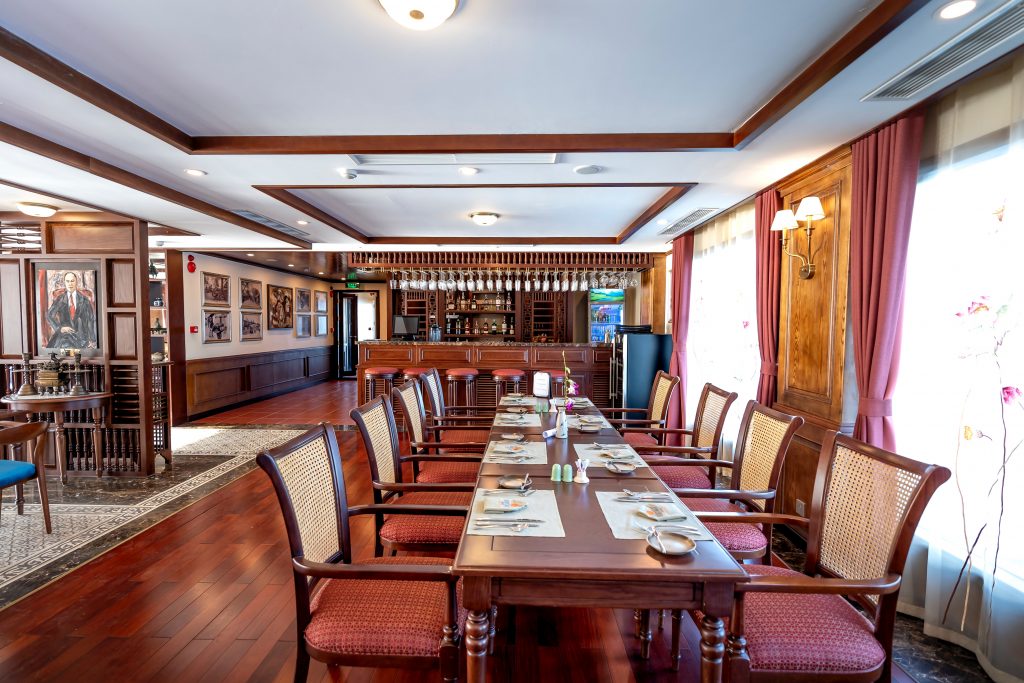 Adela Rex es la primera colaboración de Andreu World con el diseñador francés Philippe Starck