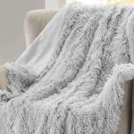 15 MANTAS DE PELO PARA COMBATIR EL FRÍO EN INVIERNO: PARA EL SOFÁ O PARA LA CAMA