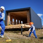 Reformas Llave en mano Andorra. Confía en los Mejores Expertos del Principado de Andorra. ¿Estás pensando en transformar tu hogar en Andorra? Nuestra empresa ofrece servicios de reformas integrales de máxima calidad, con soluciones llave en mano para reinventar cualquier espacio con garantía total de resultados y satisfacción. ¿Por qué elegirnos para tu reforma integral en Andorra? Experiencia y profesionalidad: Contamos con un equipo multidisciplinar de arquitectos, interioristas, técnicos y especialistas en obra con amplia trayectoria en el sector de la construcción y reformas del Principado de Andorra. Atención personalizada: Cada reforma es única. Analizamos tus necesidades, gustos y presupuesto para diseñar un proyecto totalmente adaptado a tu estilo de vida. Gestión integral del proyecto: Nos encargamos de todo el proceso: desde el diseño inicial y la solicitud de licencias hasta la ejecución, coordinación de gremios y entrega final listo para entrar a vivir. Calidad de materiales y acabados superiores: Solo empleamos marcas reconocidas y materiales certificados, garantizando durabilidad y acabados impecables en cocinas, baños, suelos, carpintería, iluminación y más. Cumplimiento de plazos y presupuestos: Planificamos cada etapa para cumplir con los tiempos acordados y sin sorpresas en los costes finales. Asesoramiento en eficiencia y sostenibilidad: Apostamos por equipamientos eficientes, aislamiento térmico y soluciones sostenibles que revalorizan tu vivienda y ahorran energía. Puntos clave de una reforma integral de hogar 1. Evaluación y asesoramiento profesional Diagnóstico inicial del estado del inmueble. Estudio de distribución, aprovechamiento de espacios y necesidades familiares. 2. Proyecto de arquitectura e interiorismo Propuestas creativas que optimizan luz natural y amplitud. Selección de estilos, materiales, colores y tendencias que aporten valor y personalidad. 3. Presupuesto detallado y transparente Detalle de partidas, materiales y mano de obra. Solución ajustada a tu inversión, sin sobrecostes inesperados. 4. Gestión de permisos y licencias Tramitación integral ante organismos de Andorra. Cumplimiento estricto de normativas locales y de seguridad. 5. Ejecución de obras y coordinación de gremios Supervisión de albañilería, fontanería, electricidad, carpintería, pintura, etc. Control de calidad y limpieza durante toda la reforma. 6. Entrega de ti reforma llave en mano Revisión minuciosa antes de la entrega. Garantía de satisfacción por escrito. Asesoramiento post-obra y gestión de incidencias. Reformas que revalorizan tu hogar en Andorra Reformas integrales de viviendas y apartamentos Modernización de cocinas y baños Optimización de la eficiencia energética Renovación de dormitorios, salones y terrazas Redistribución de espacios abiertos Calidad y confianza garantizadas Apostar por una reforma integral con nuestra empresa significa tranquilidad, transparencia y un resultado a la altura de tus expectativas. Centenares de clientes satisfechos en el Principado avalan nuestro trabajo. ¿Quieres darle una nueva vida a tu hogar en Andorra? Contacta con nosotros y descubre cómo convertir tu vivienda en un espacio moderno, funcional y de calidad superior. ¡Confía en los expertos de las reformas llave en mano en Andorra!